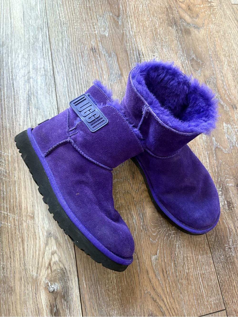 UGG Classic Mini Boot in Purple like new size 6 women’s